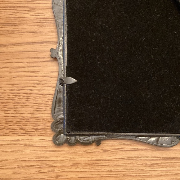 Antique style Bronze Photo Frame 8 x 10 - Picture 3 of 6